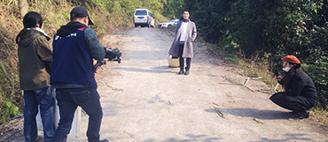 毛红波在老家忠县外坝小桥 毛红波在老家忠县外坝小桥