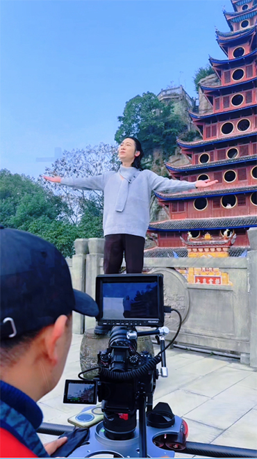 毛红波在忠县石宝寨 毛红波在忠县石宝寨