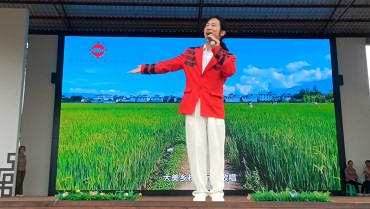 毛红波演唱压轴主题曲《大美乡村》
