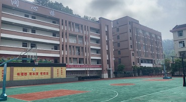 毛红波的母校白石小学（校园一角）