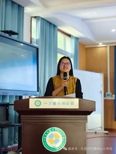 杨红梅校长温馨致辞